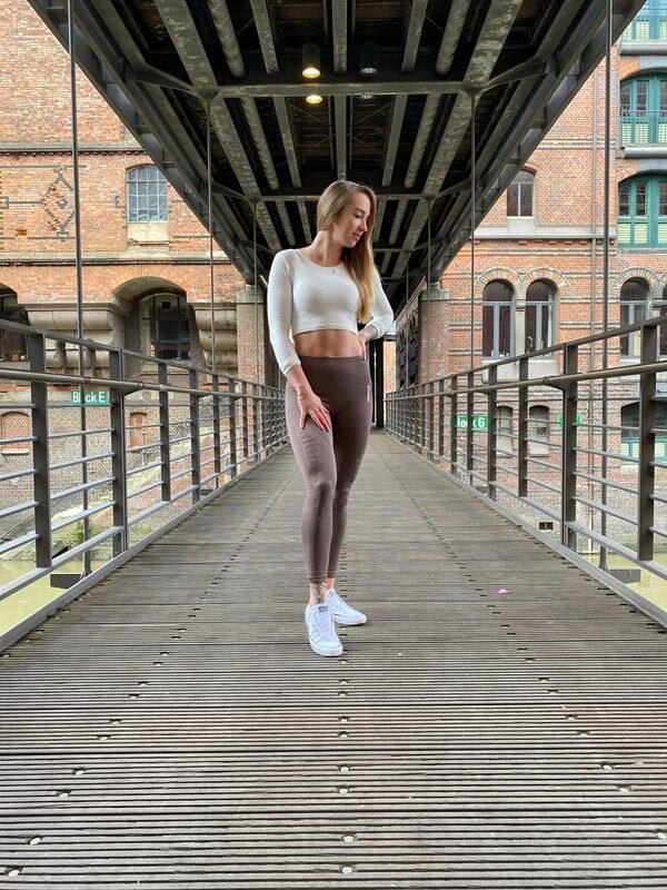 Fitnesstrainerin Personal Trainerin Sport Kraftsport Muskelaufbau Muskeln Fitnesstrainer